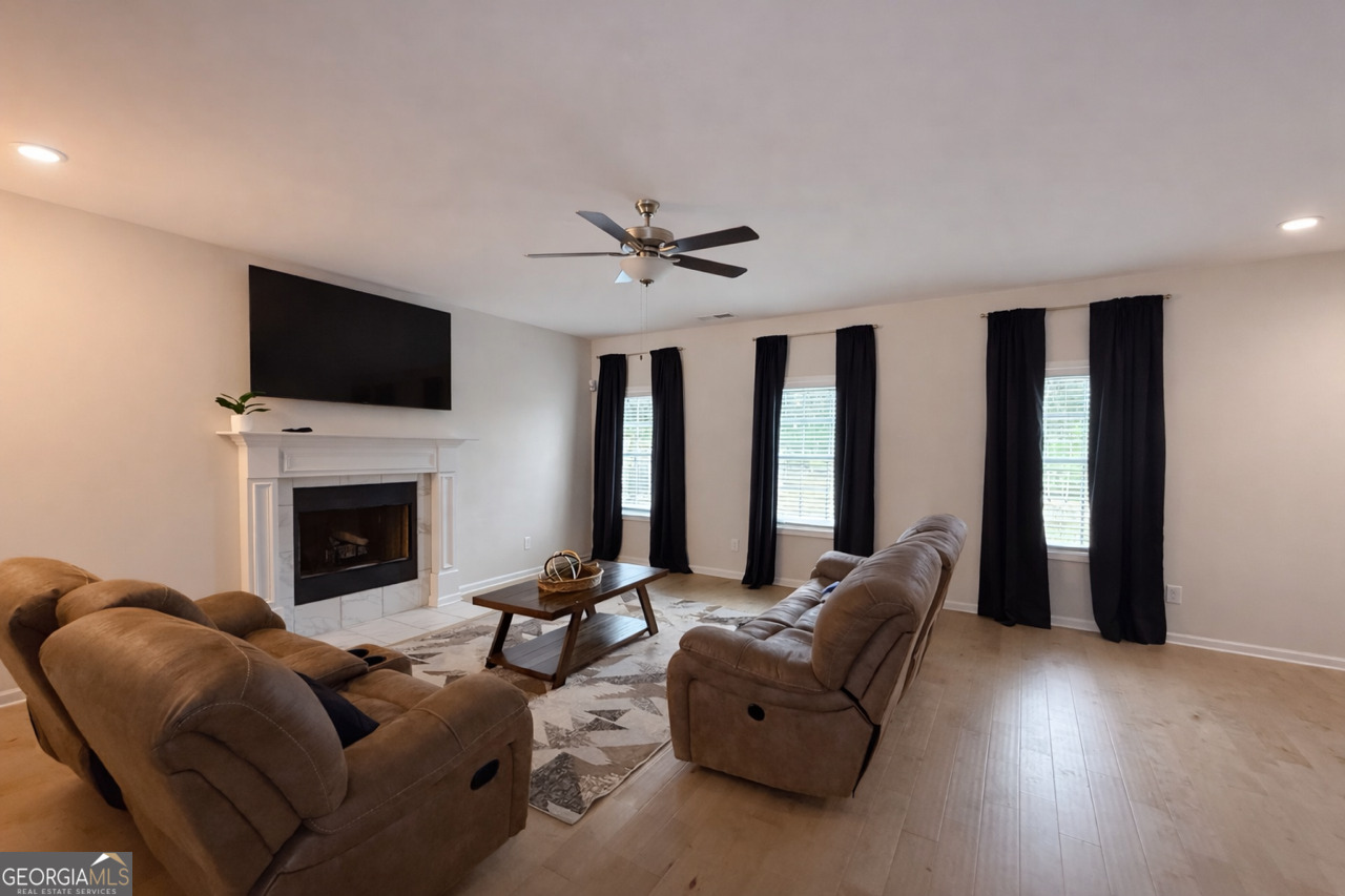 4355 Cornwall Drive Property Photo 4