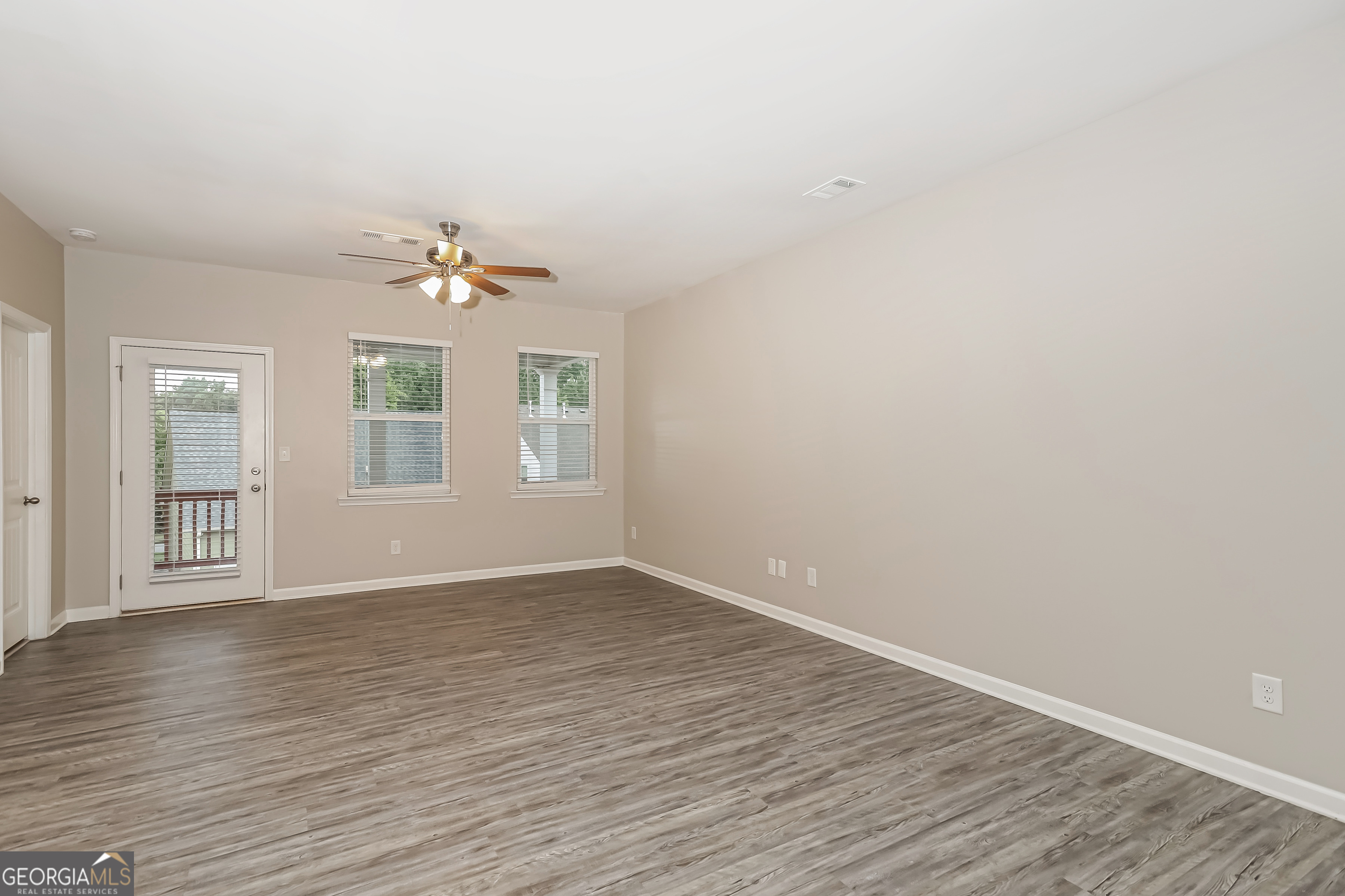 128 Hood Park Drive Property Photo 8