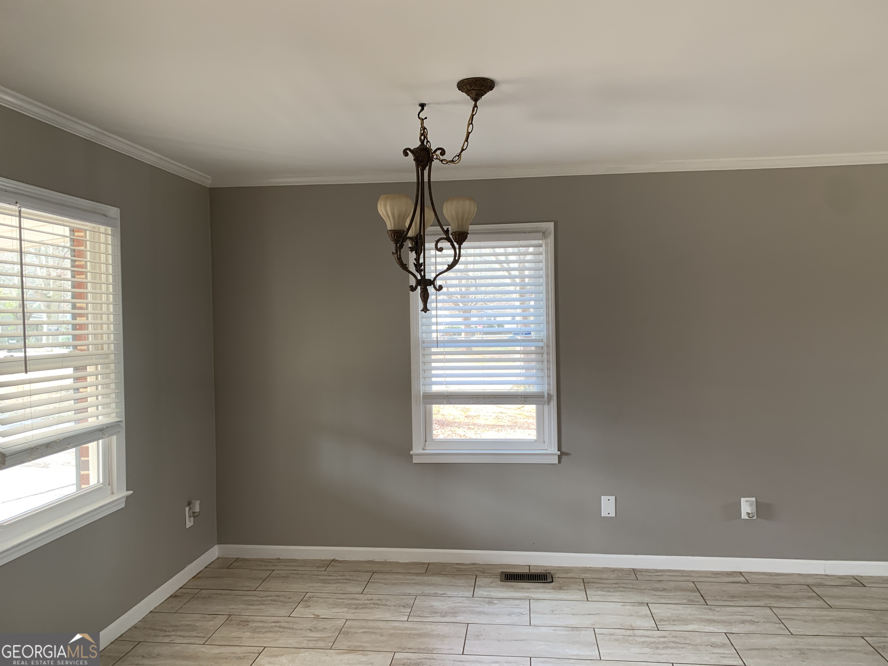 145 Glendale Drive Property Photo 5