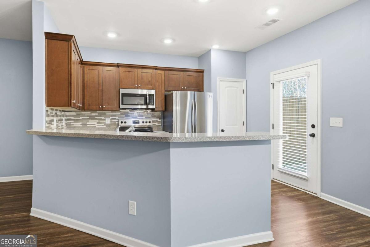 112 Spring Way Square Property Photo 5
