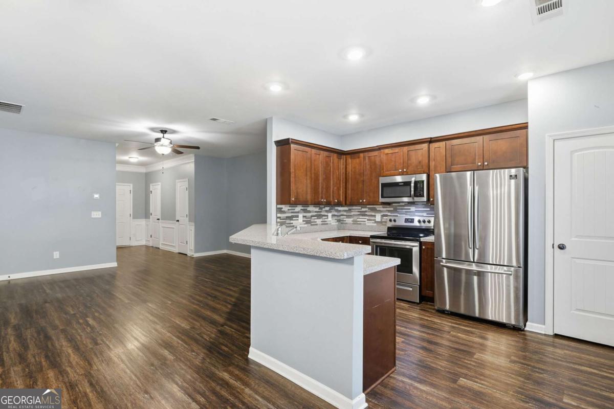 112 Spring Way Square Property Photo 6