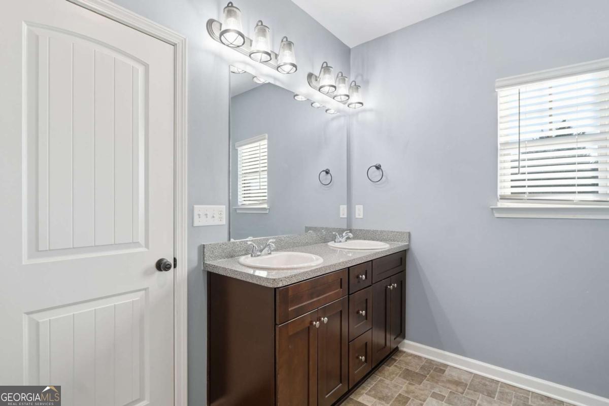 112 Spring Way Square Property Photo 25