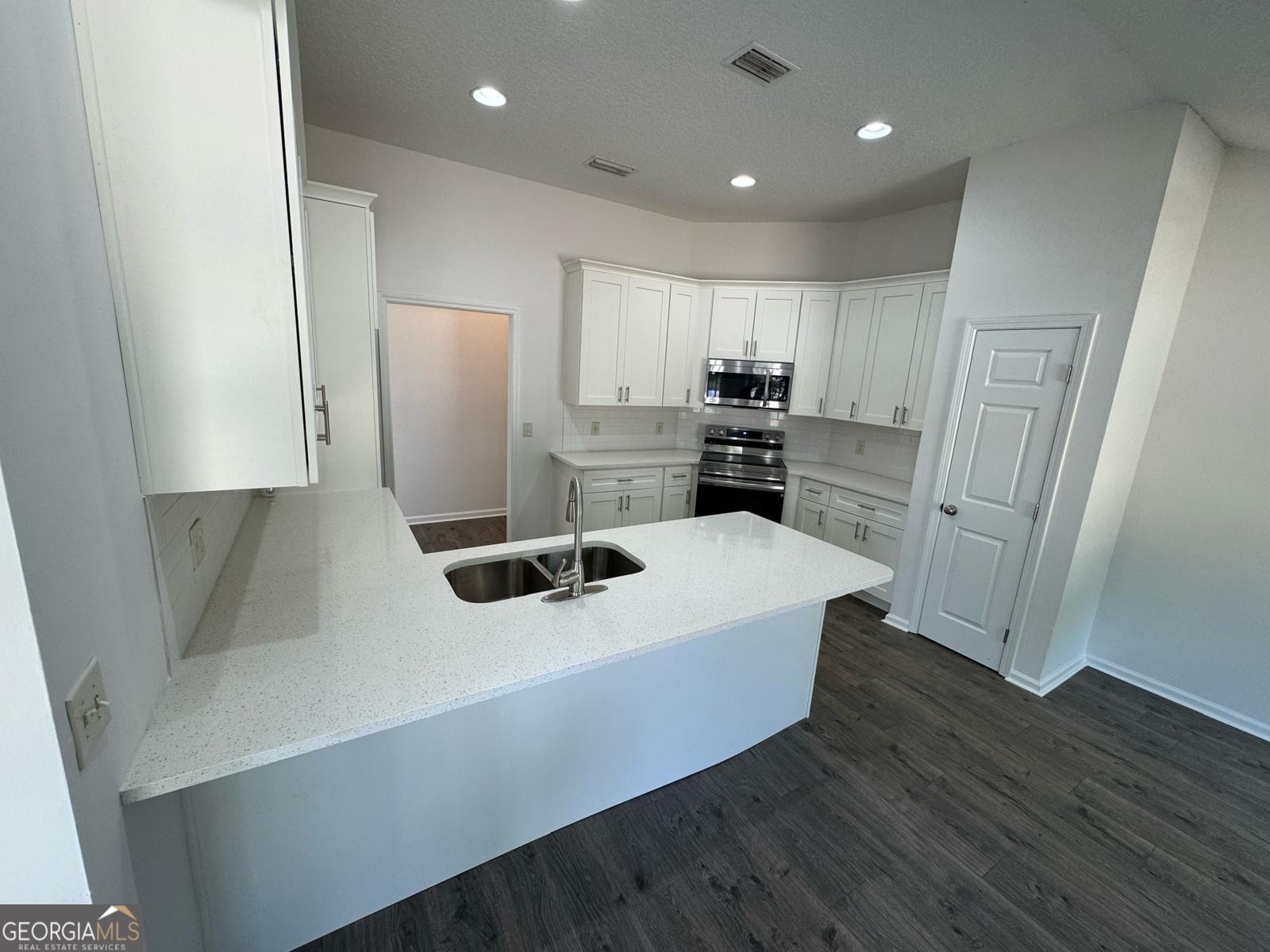 106 Cypress Bend Property Photo 6
