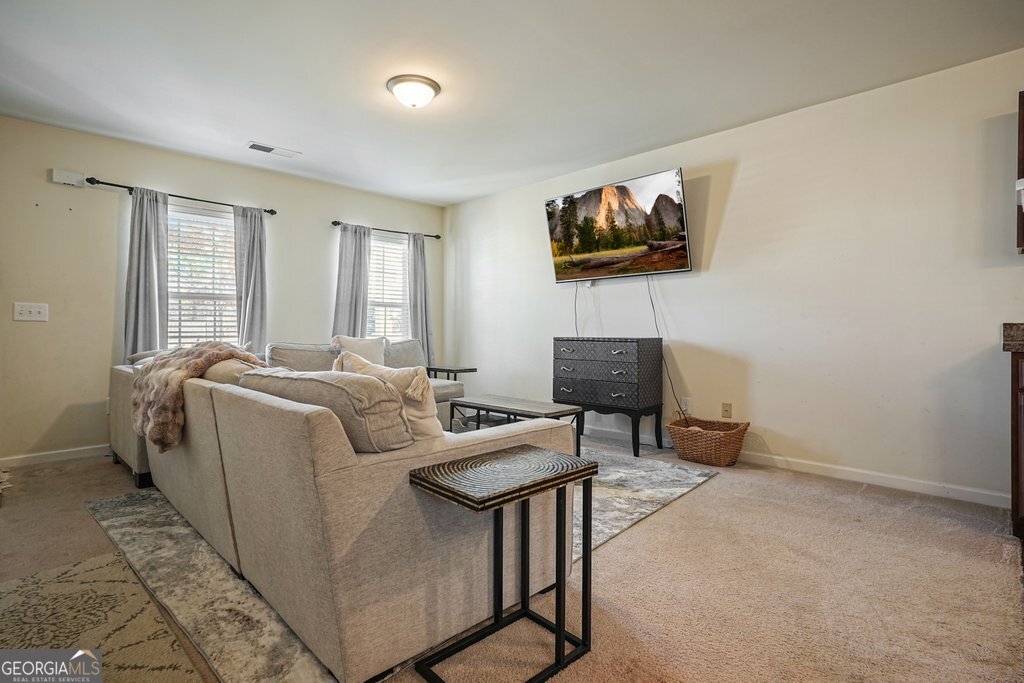 18 Oxford Lane Property Photo 7