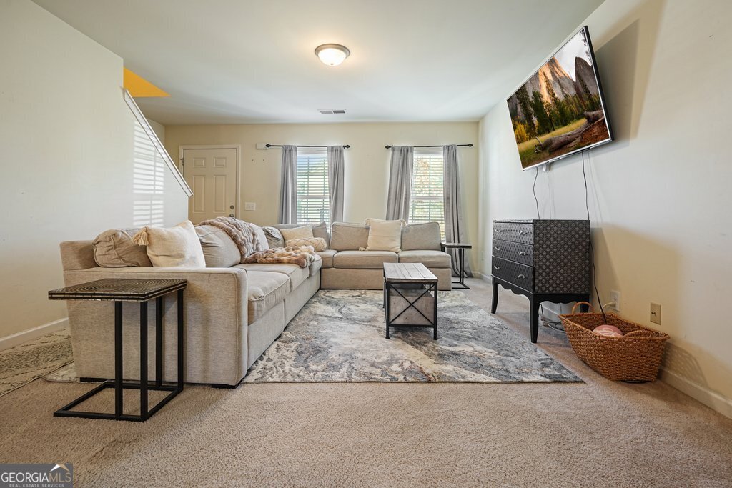 18 Oxford Lane Property Photo 8
