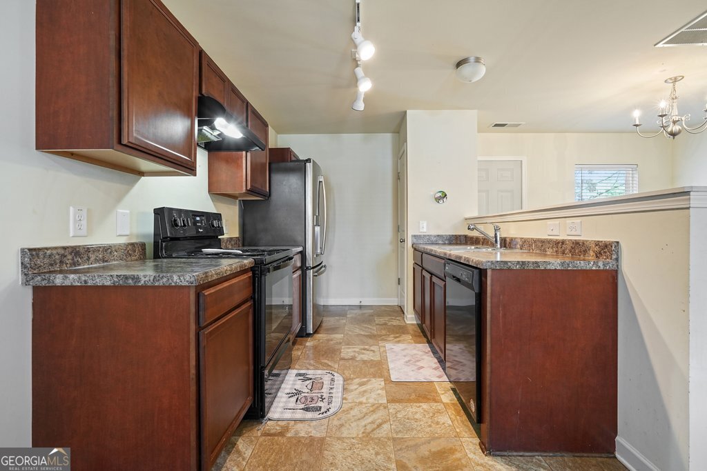 18 Oxford Lane Property Photo 9