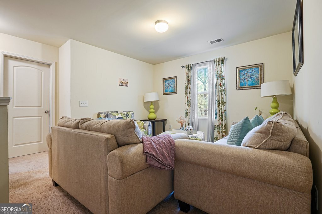 18 Oxford Lane Property Photo 20
