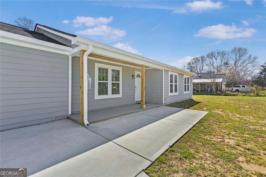 2001 Raymonds Drive Property Photo 2