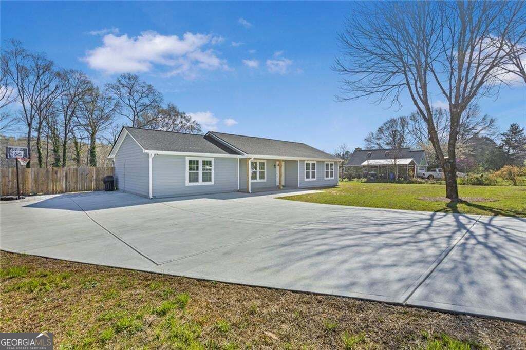 2001 Raymonds Drive Property Photo 3