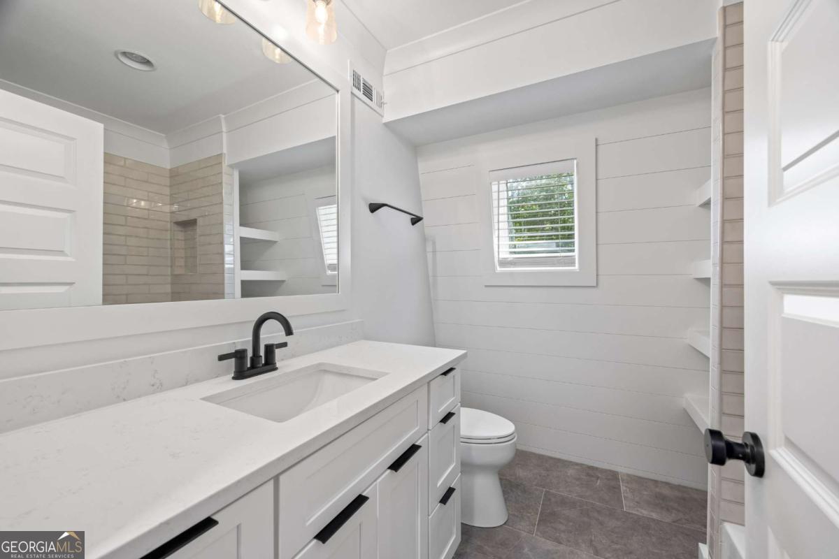 1243 Hooper Road Ne Property Photo 8