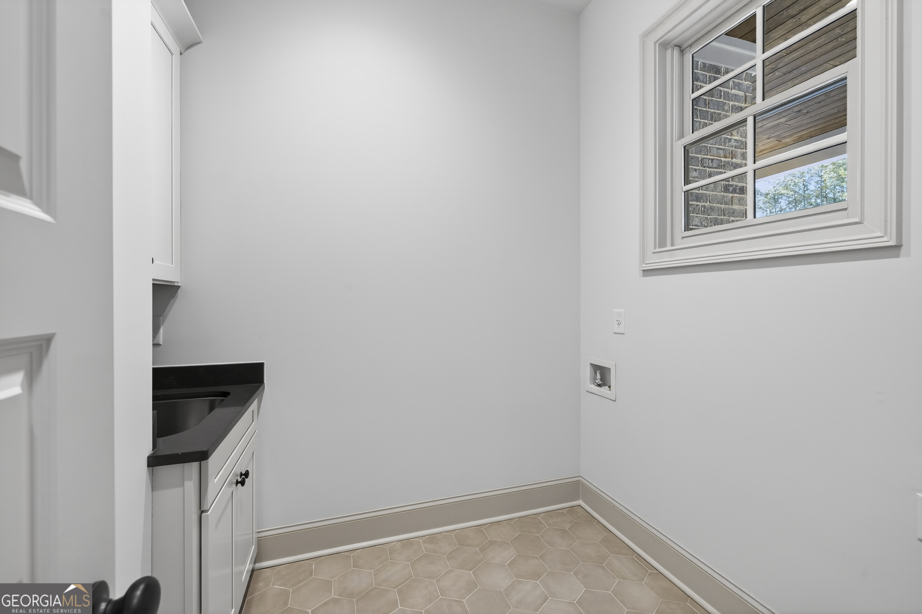 2390 A Club Drive Property Photo 32