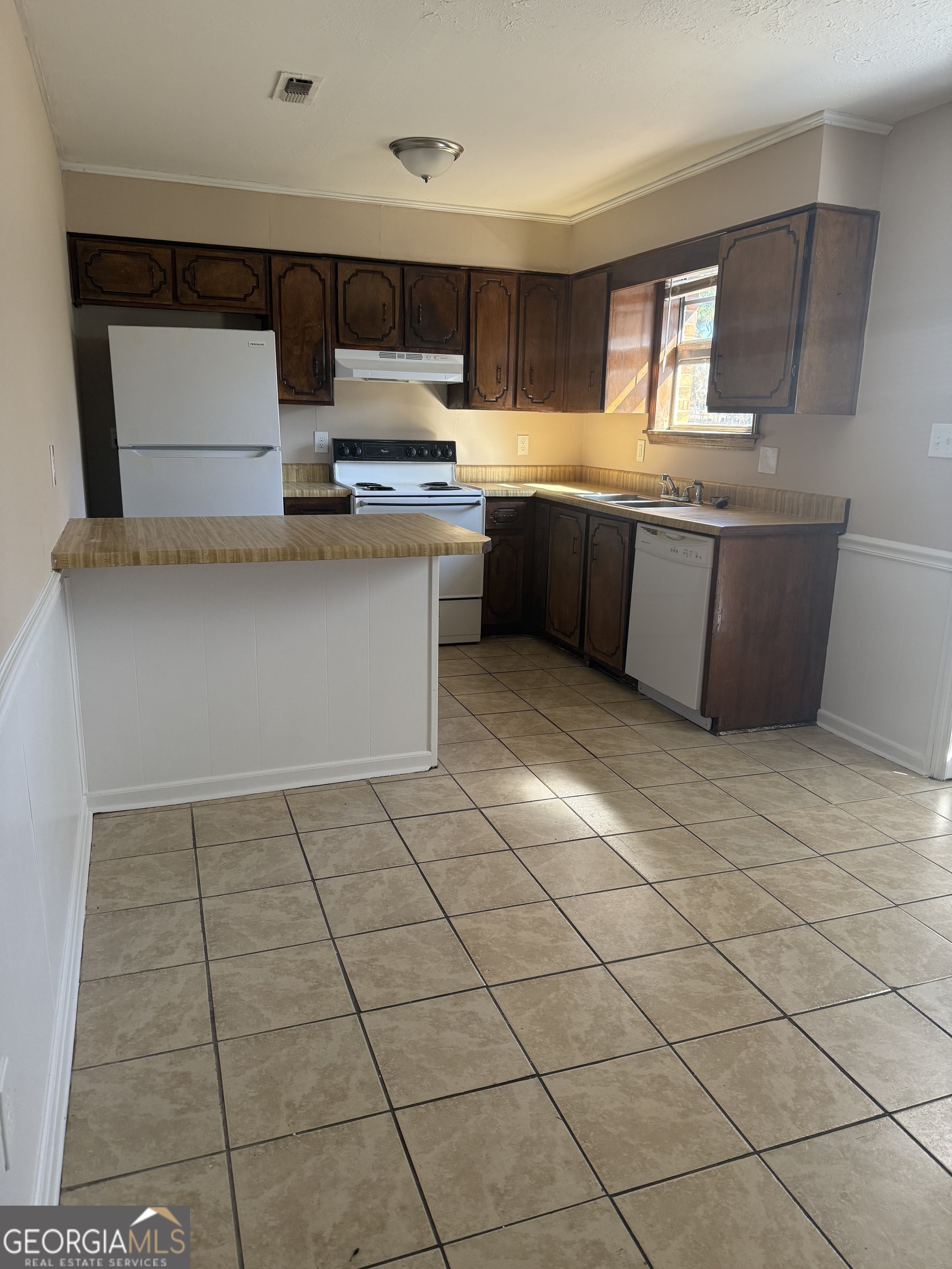 3859 Fairington Drive Property Photo 4