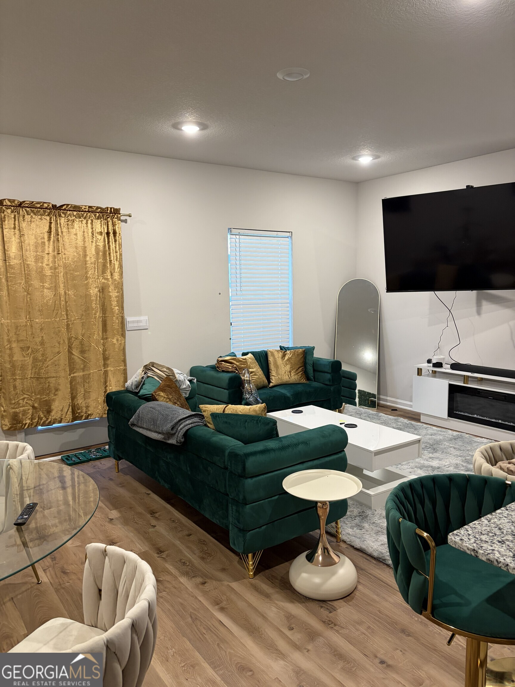 6435 Abney Court Property Photo 3