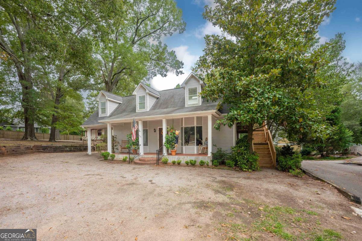 536 East Avenue Property Photo 1