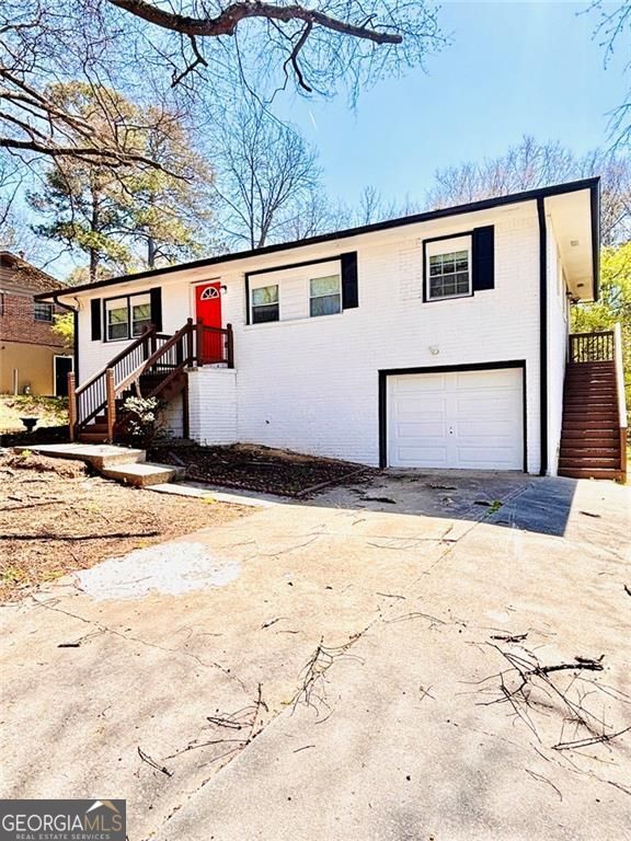 2834 Green Trail Drive Property Photo 2