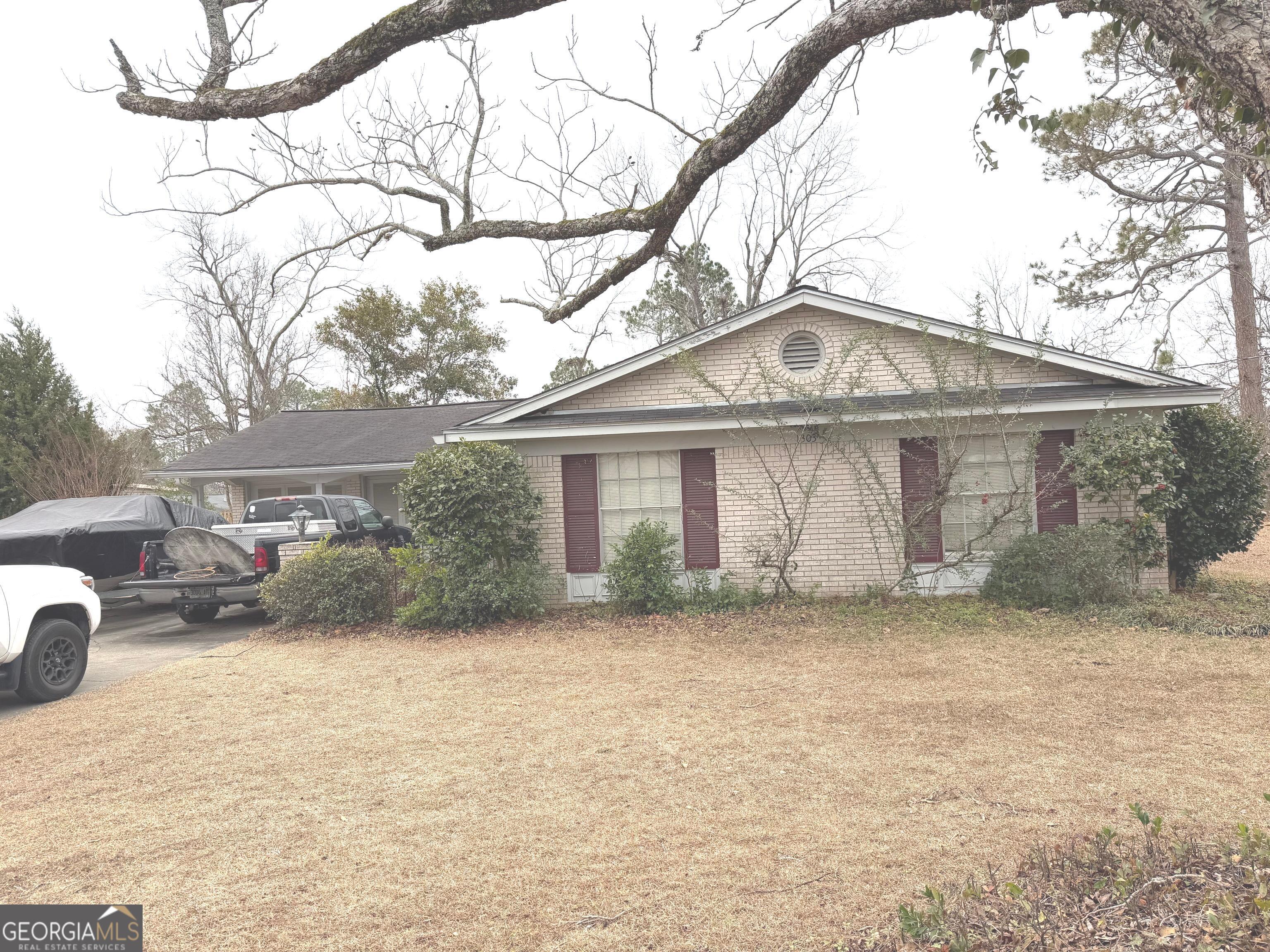1303 Meadows Lane Property Photo 1