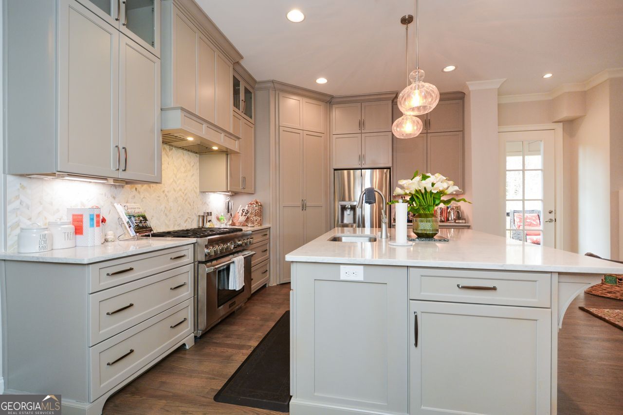601 Abbington River Lane Property Photo 13
