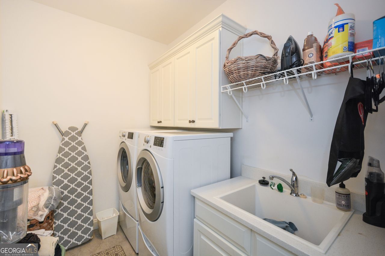 601 Abbington River Lane Property Photo 19