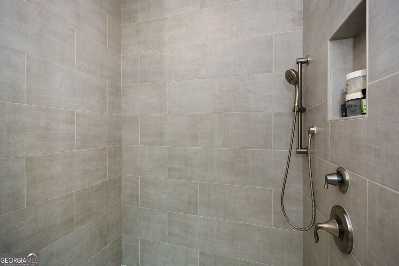 601 Abbington River Lane Property Photo 34