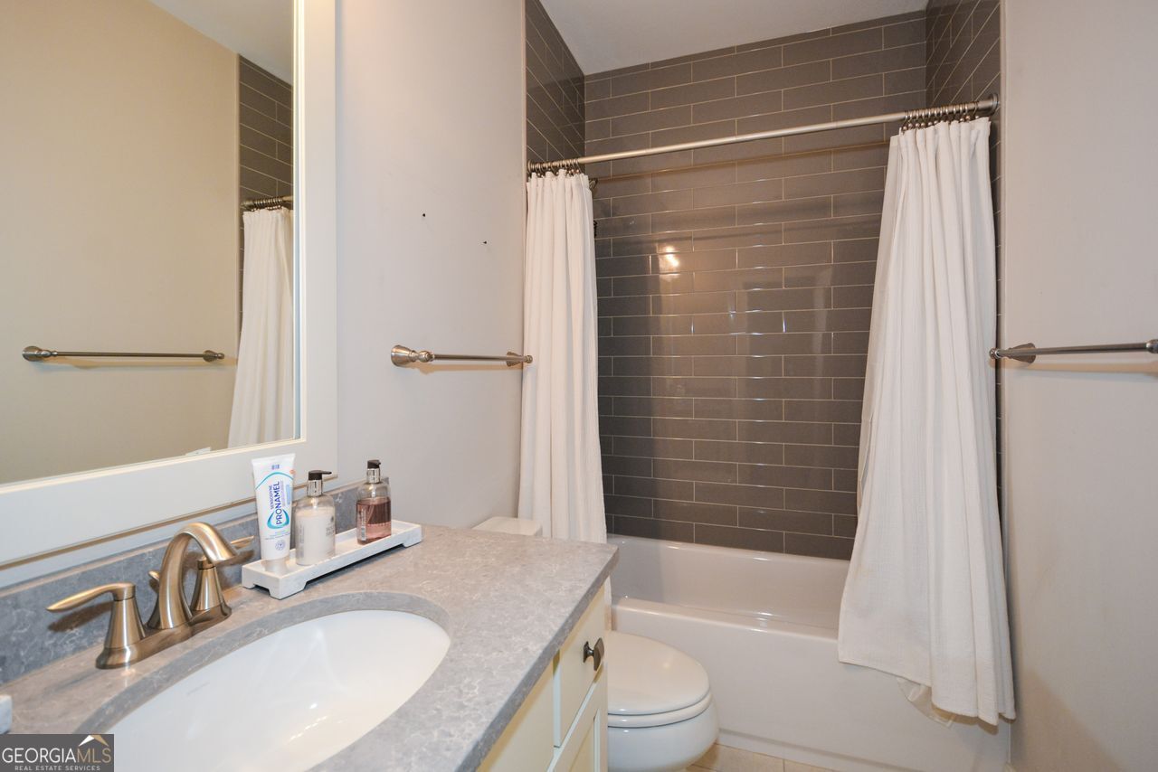 601 Abbington River Lane Property Photo 41