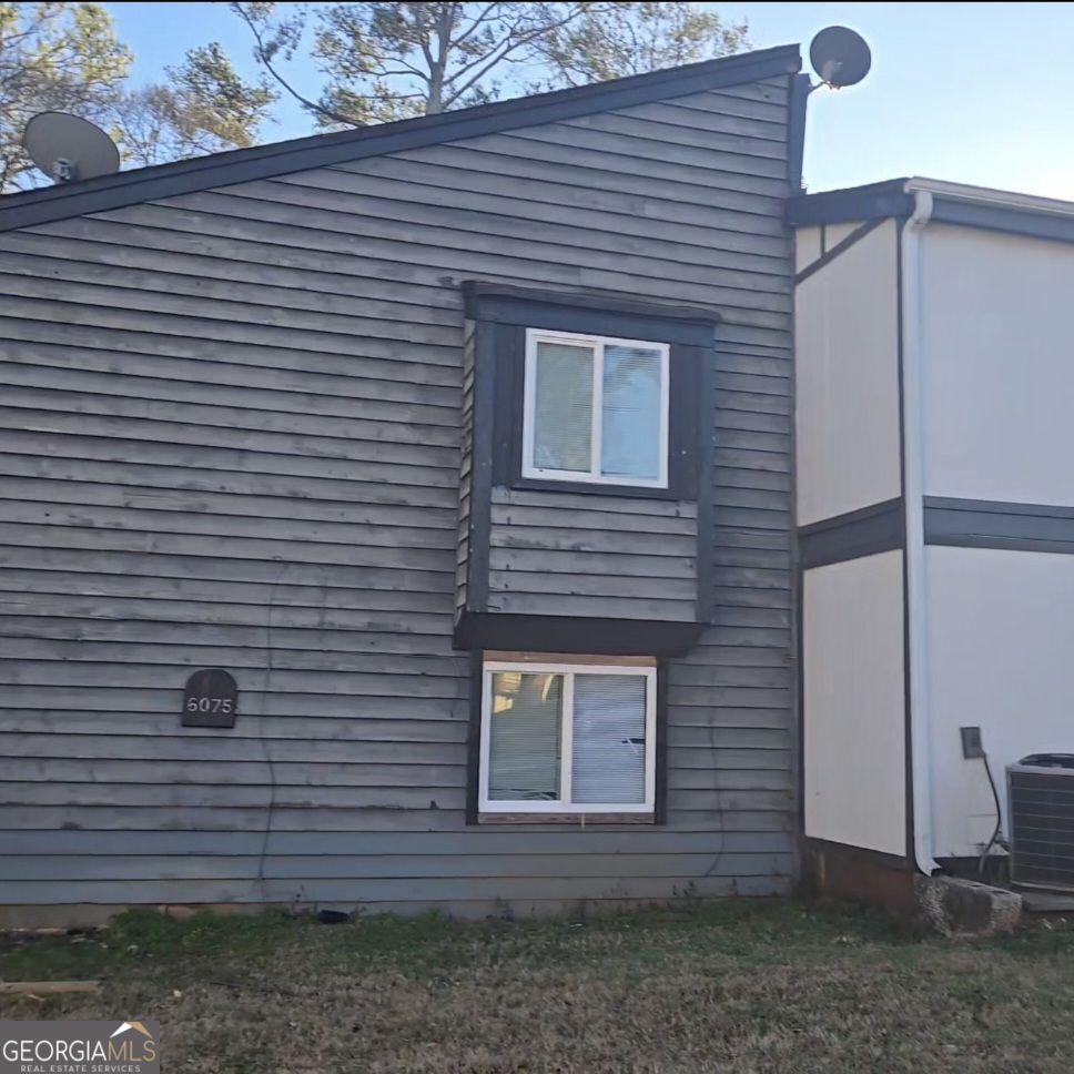 6075 Regent Manor Property Photo 1