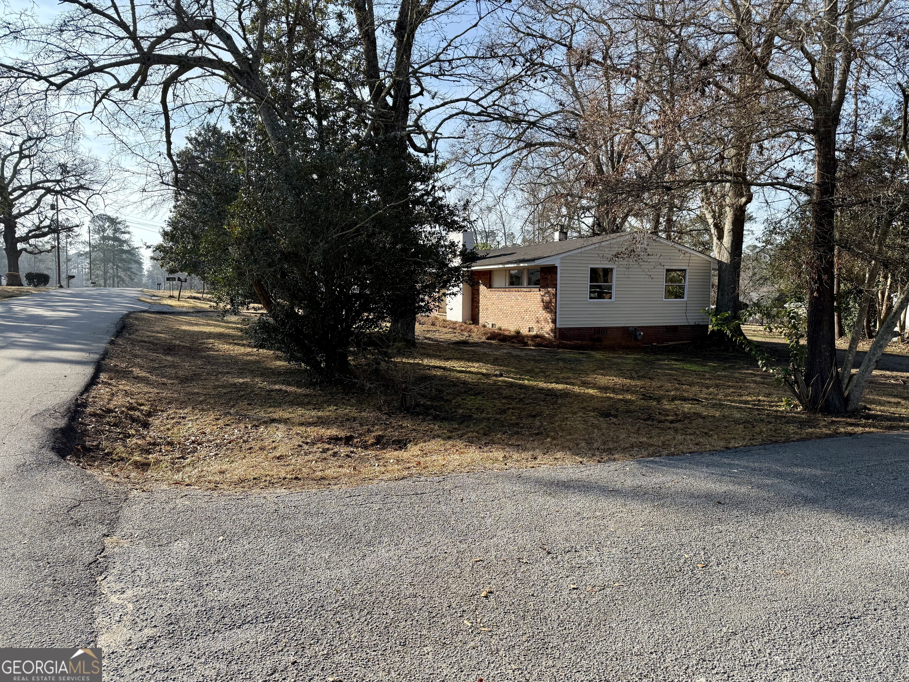 609 Hillcrest Drive Property Photo 4
