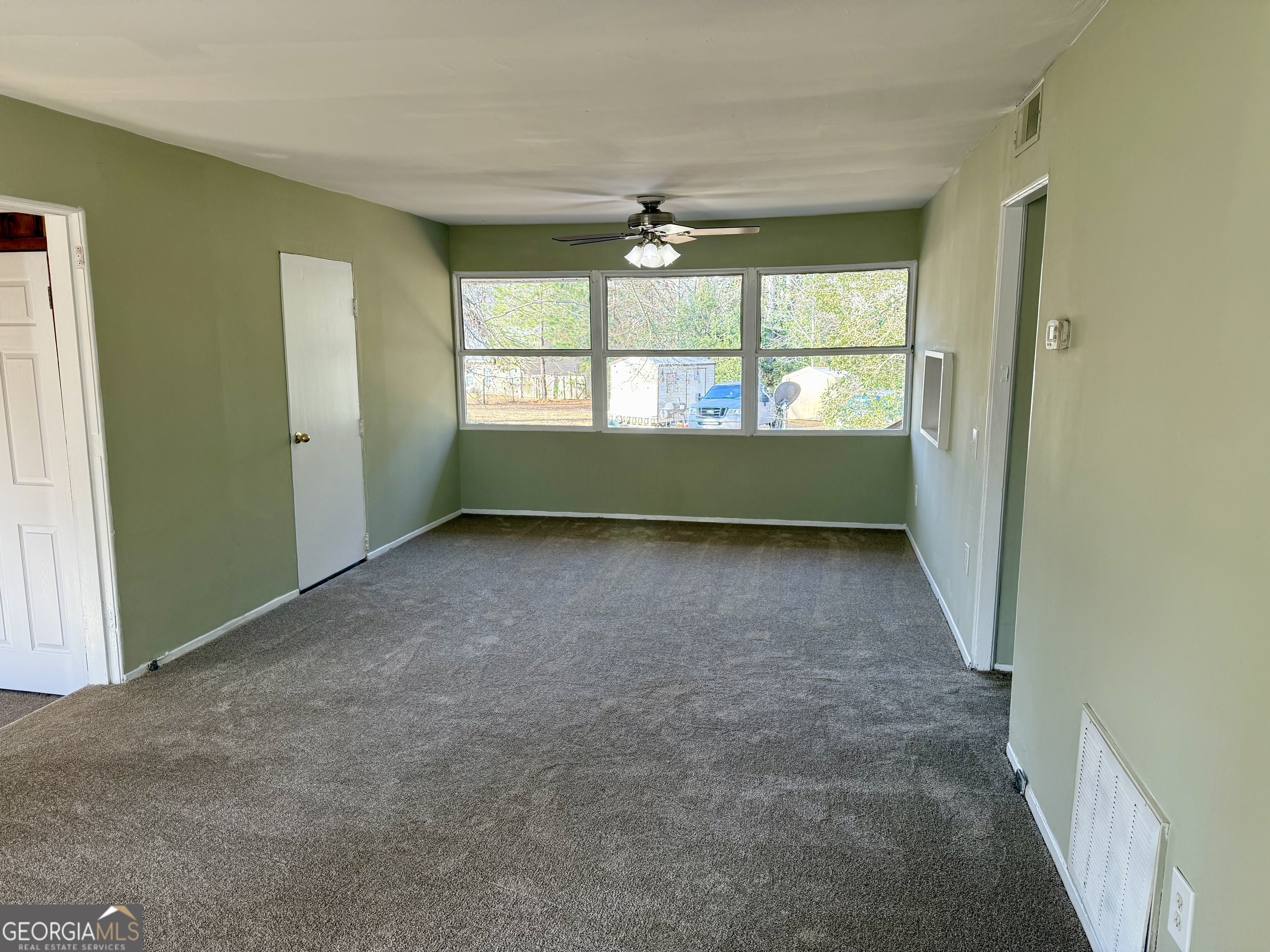 609 Hillcrest Drive Property Photo 6