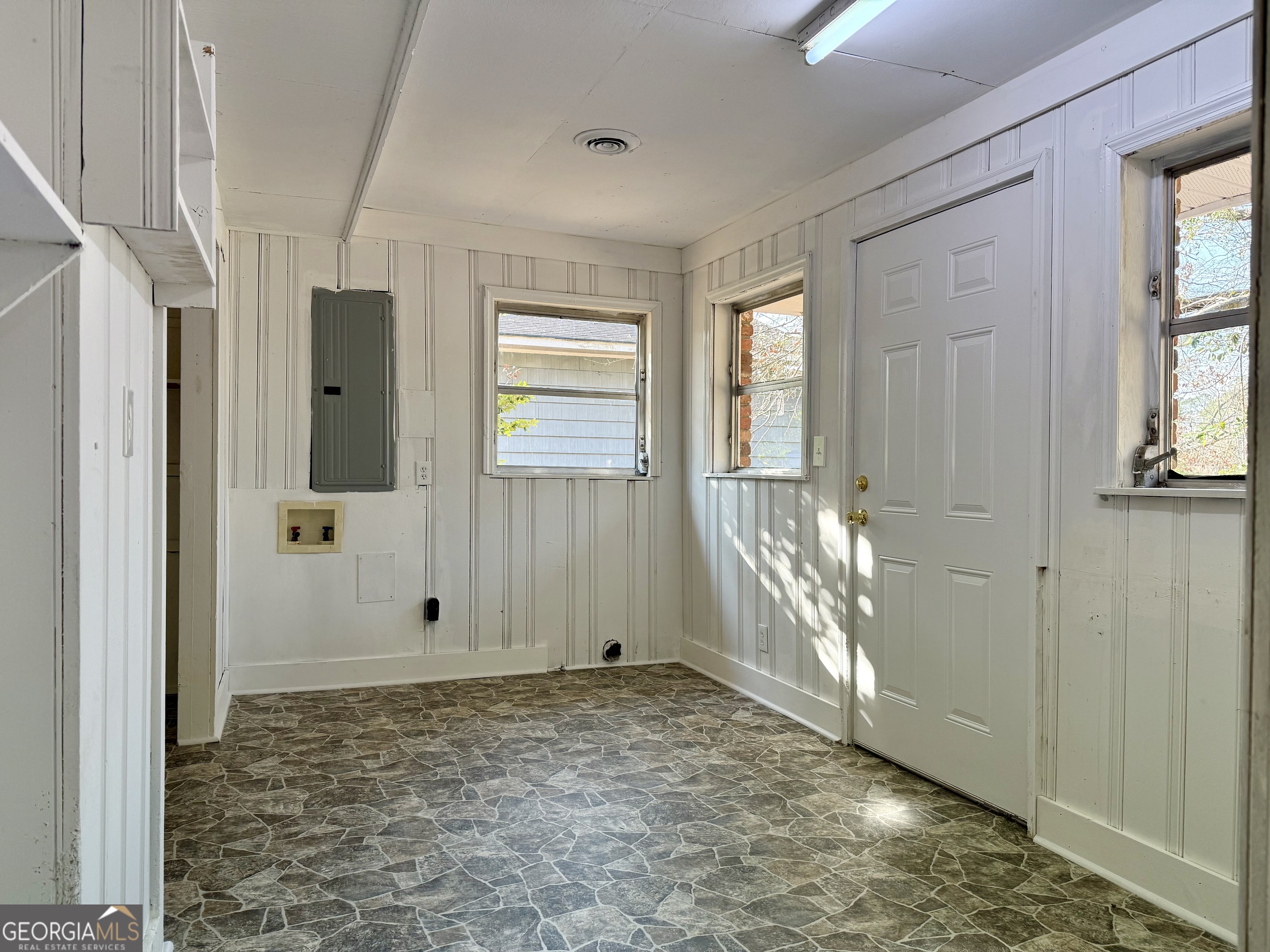 609 Hillcrest Drive Property Photo 9