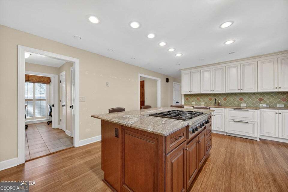4716 Moor Park Property Photo 3