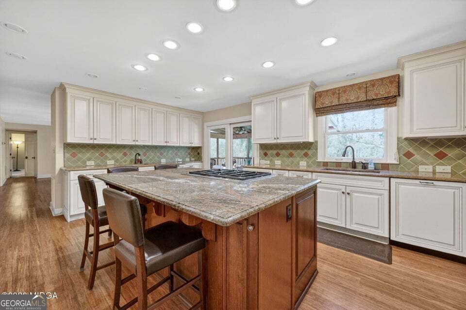 4716 Moor Park Property Photo 4