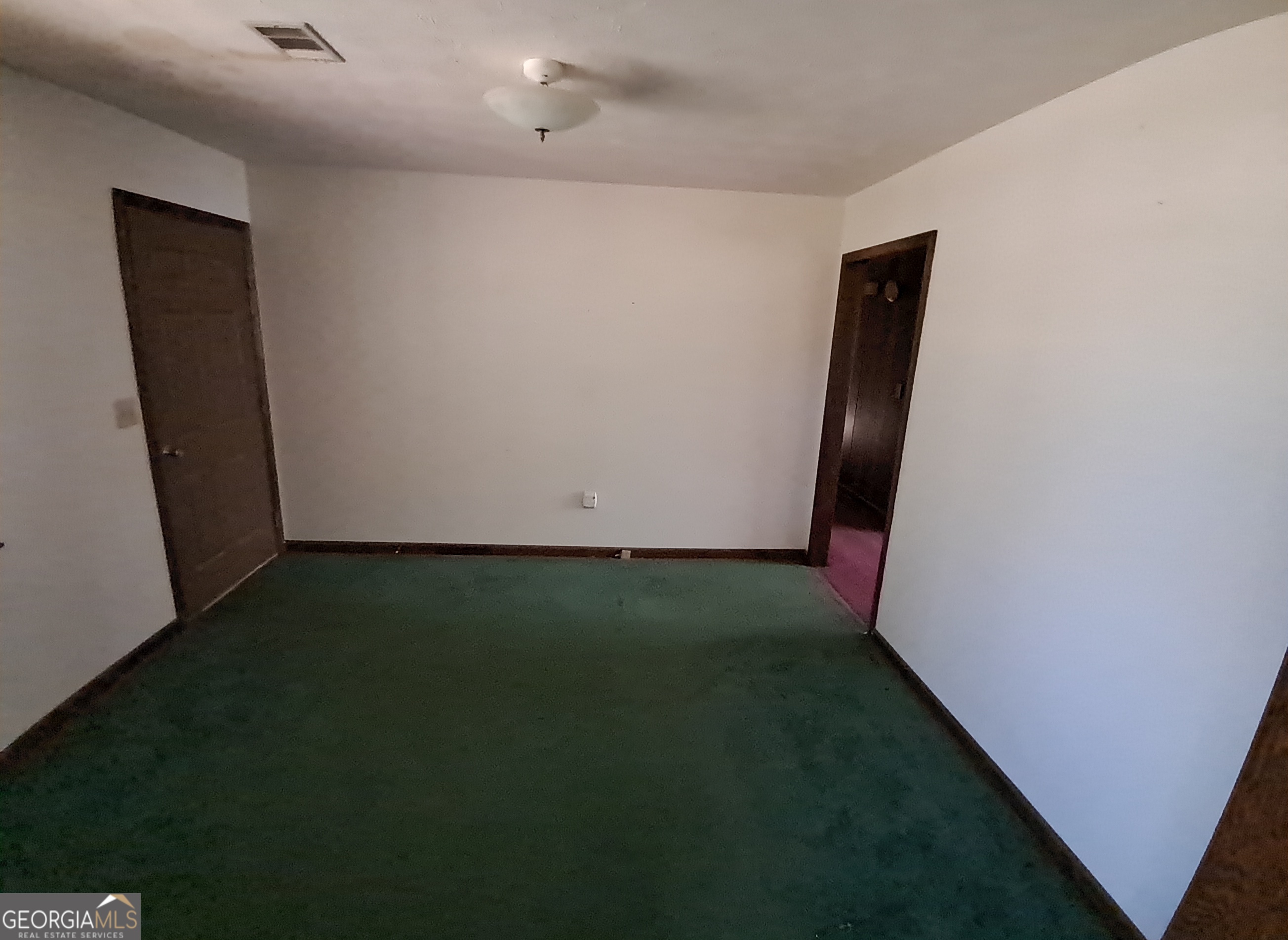 110 Irwinton Circle Property Photo 5