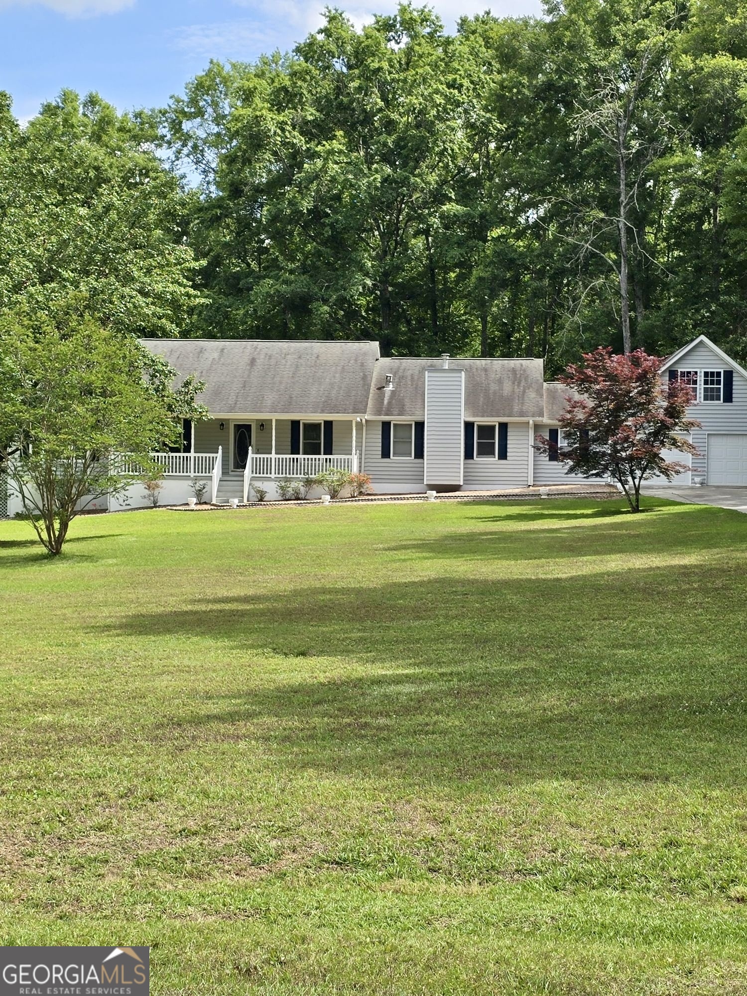 423 Woods Road Property Photo 1