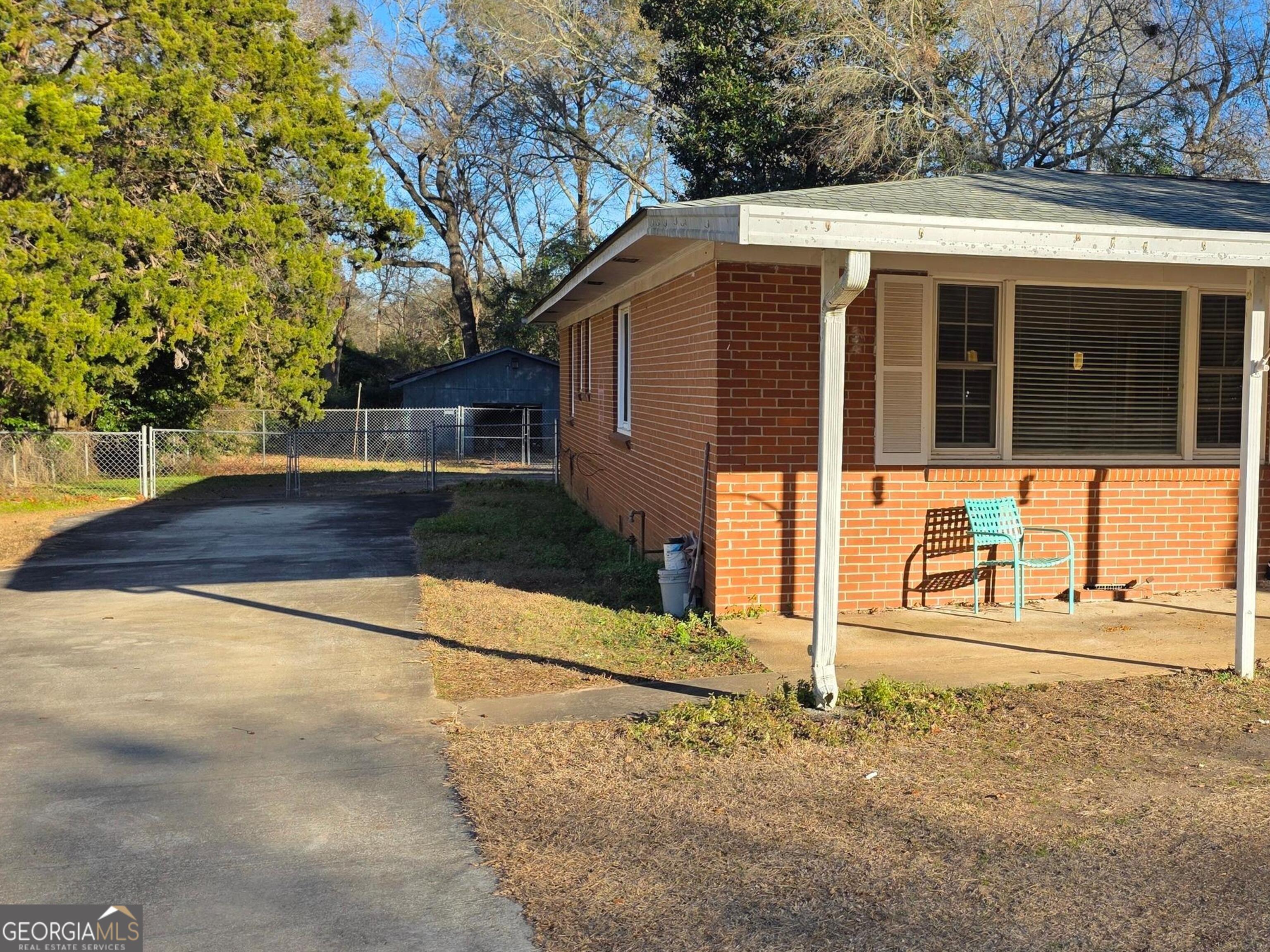 110 Lee Street Property Photo 2