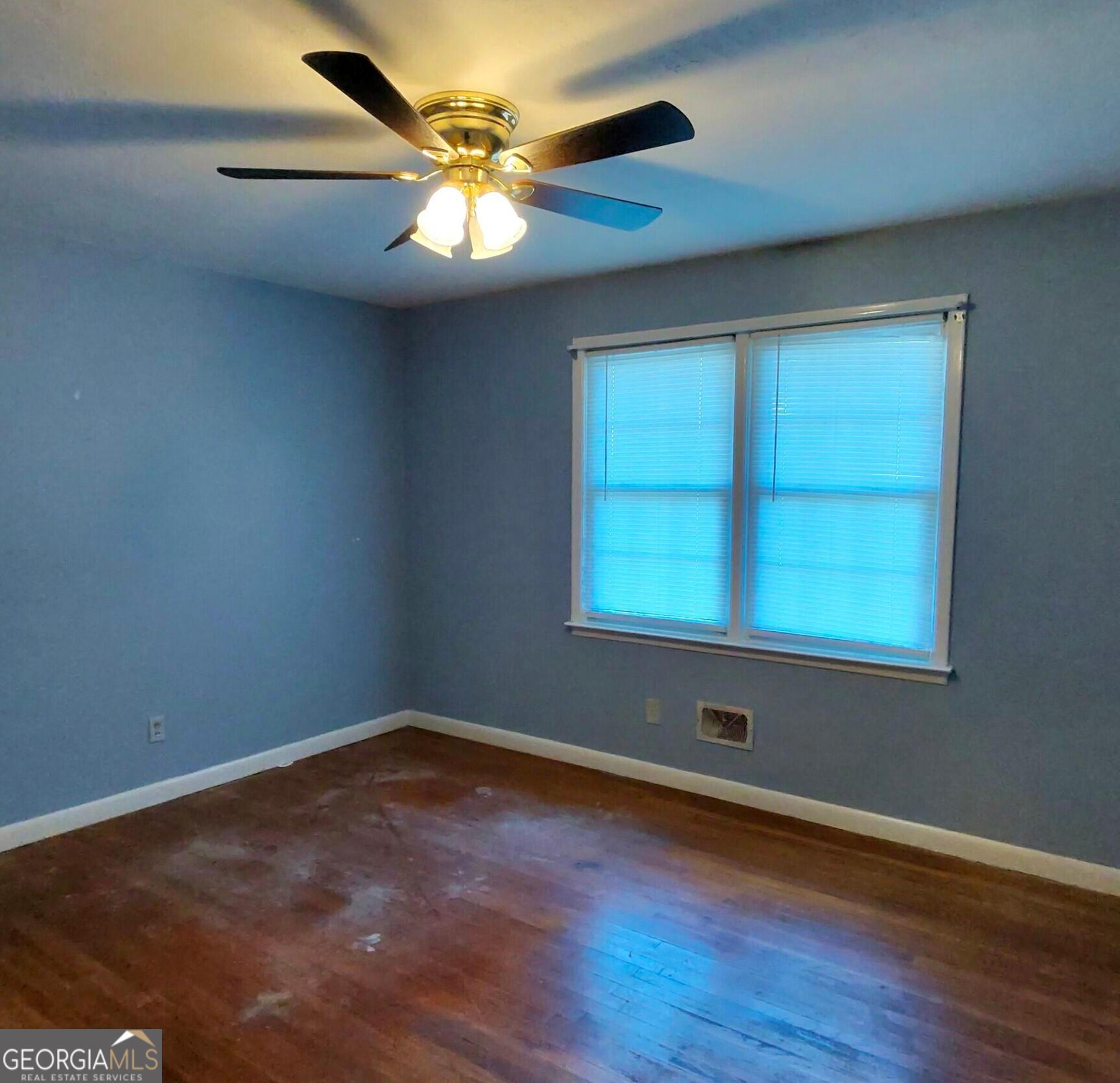 110 Lee Street Property Photo 6