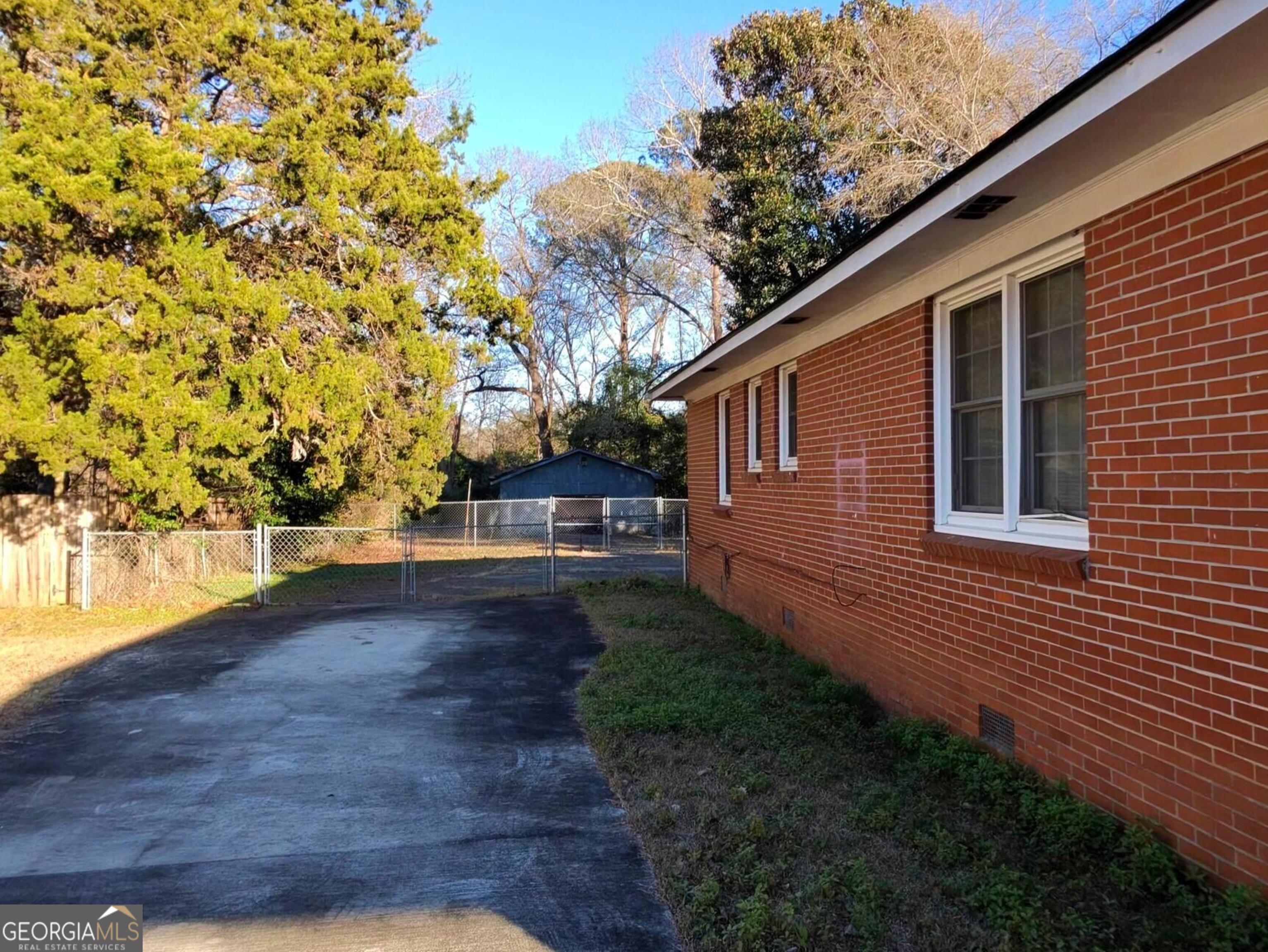 110 Lee Street Property Photo 16