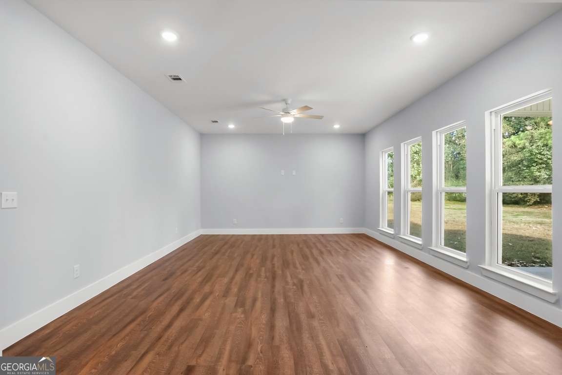 220 Skinner Avenue N Property Photo 8