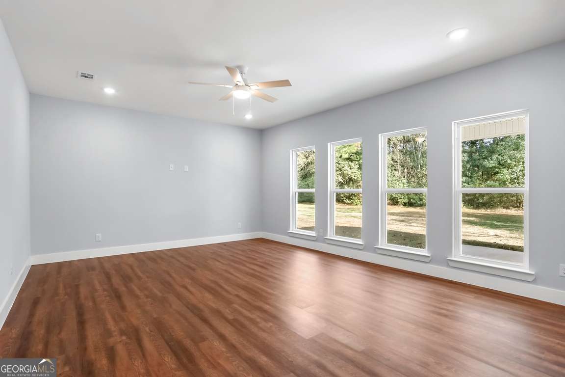 220 Skinner Avenue N Property Photo 9