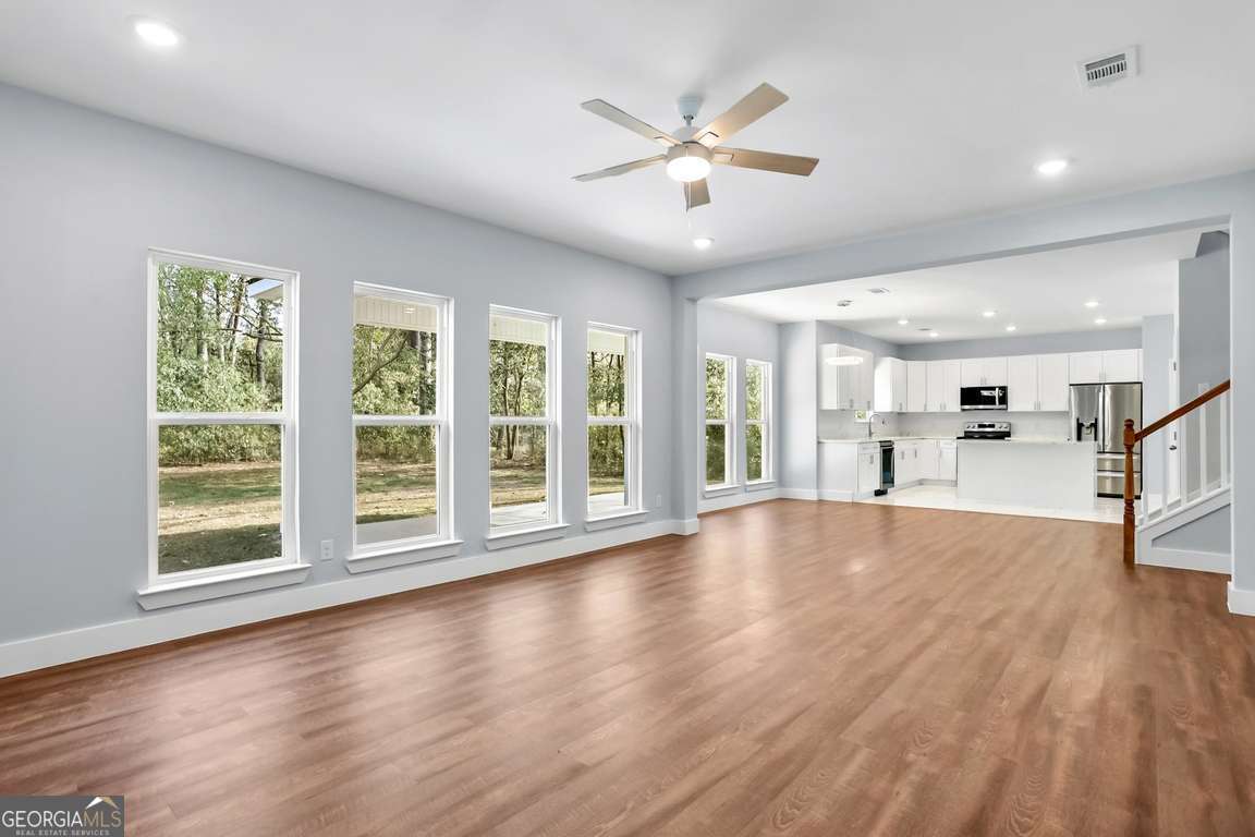 220 Skinner Avenue N Property Photo 10