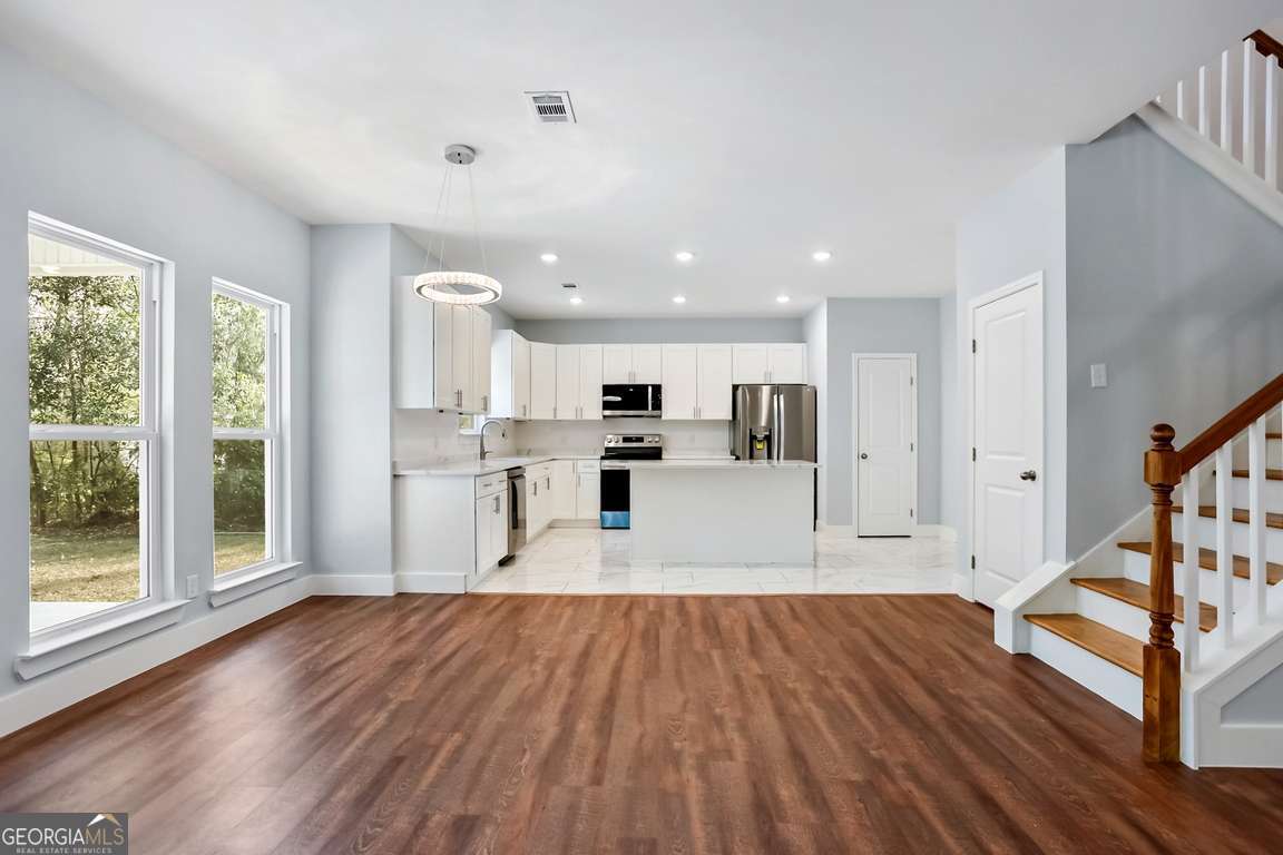 220 Skinner Avenue N Property Photo 11