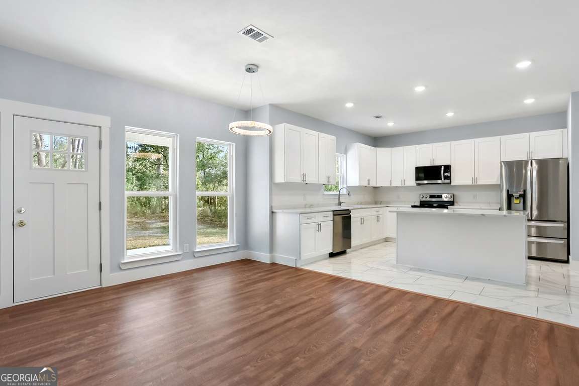 220 Skinner Avenue N Property Photo 12