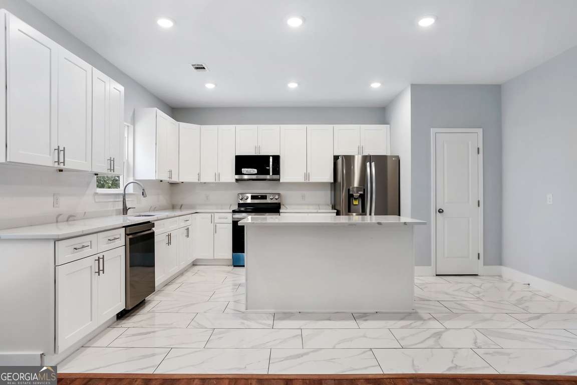 220 Skinner Avenue N Property Photo 14