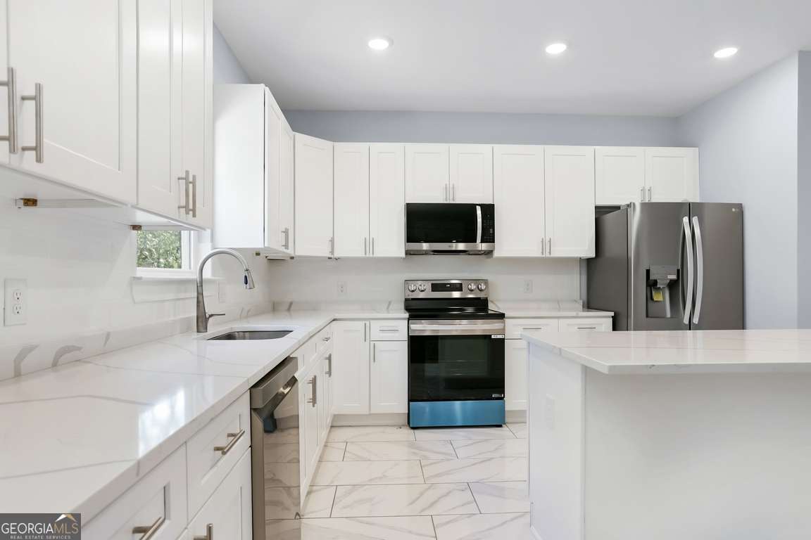 220 Skinner Avenue N Property Photo 15