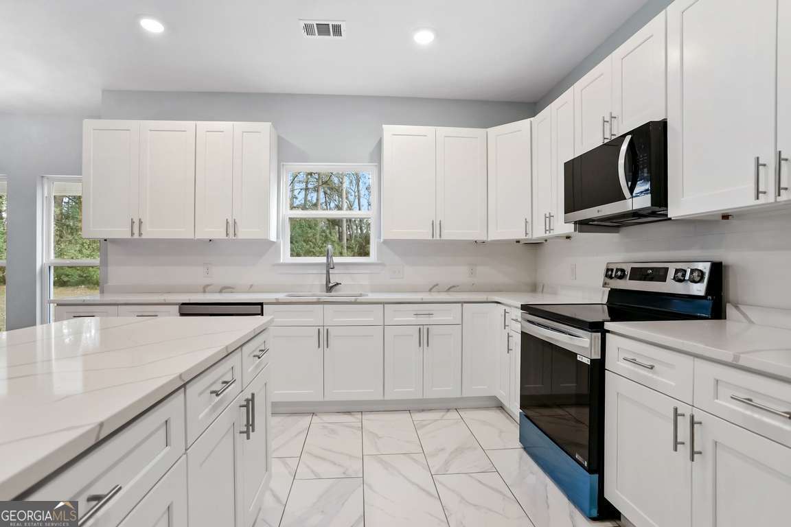 220 Skinner Avenue N Property Photo 18