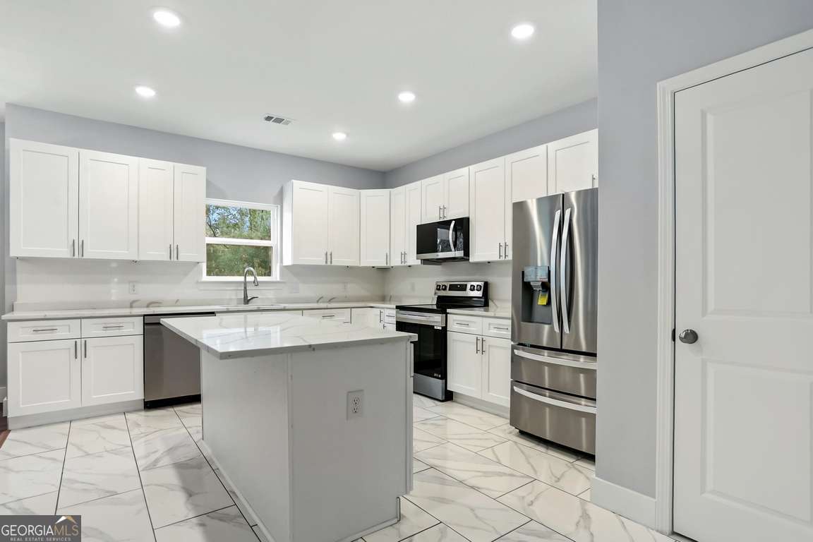 220 Skinner Avenue N Property Photo 19