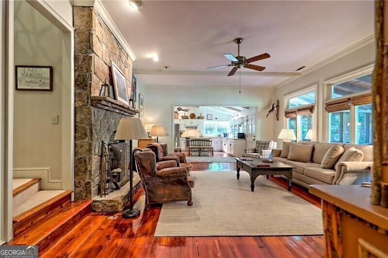 768 Wexford Way Property Photo 8