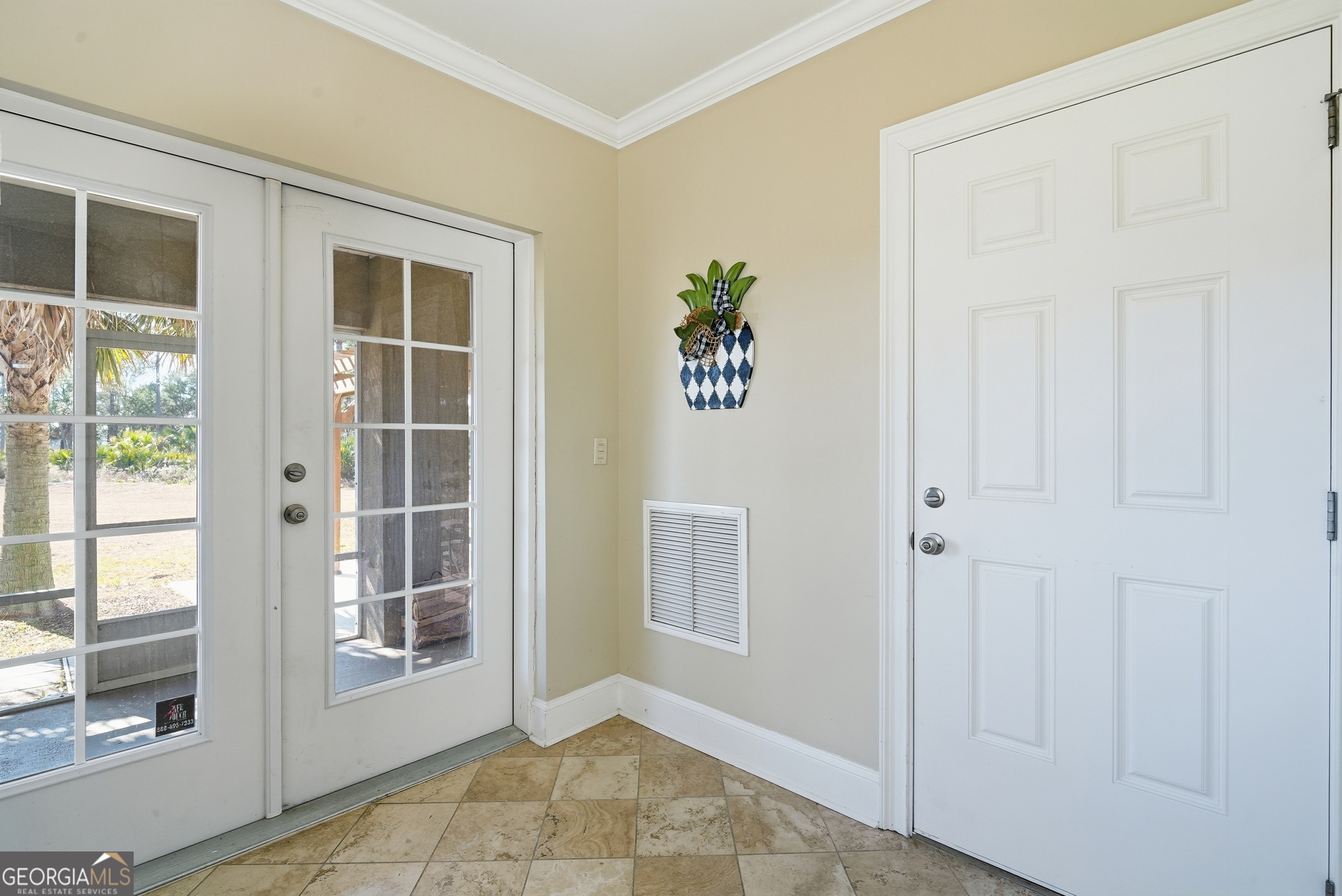 114 Riverfront Circle Property Photo 7