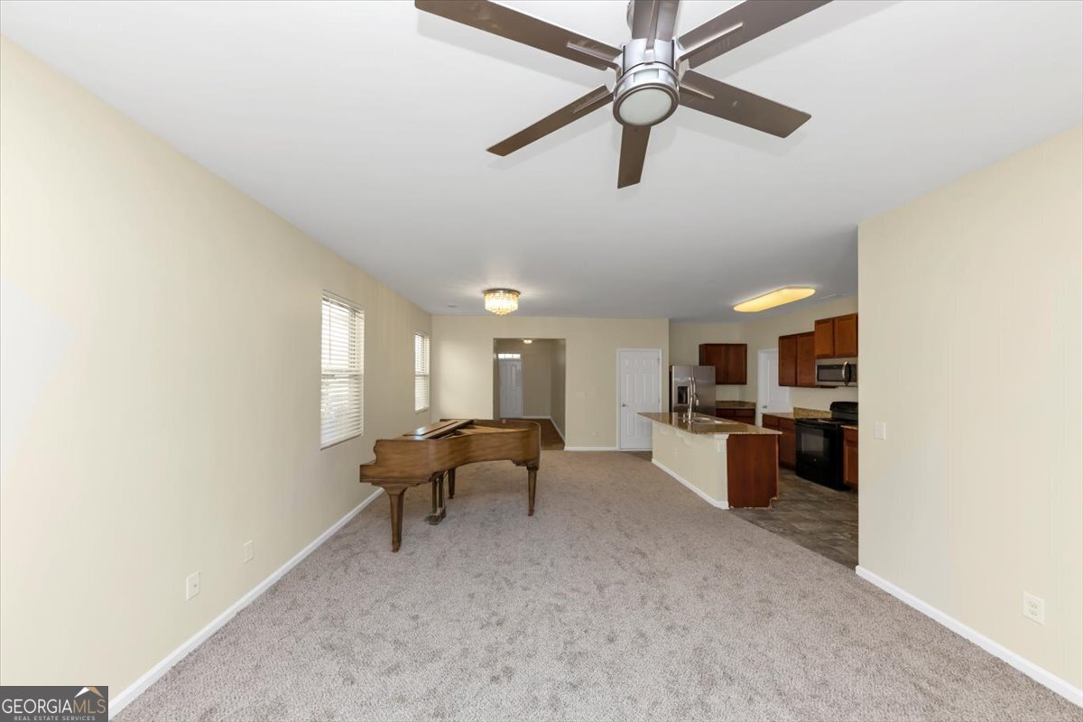 2896 S Hills Property Photo 8