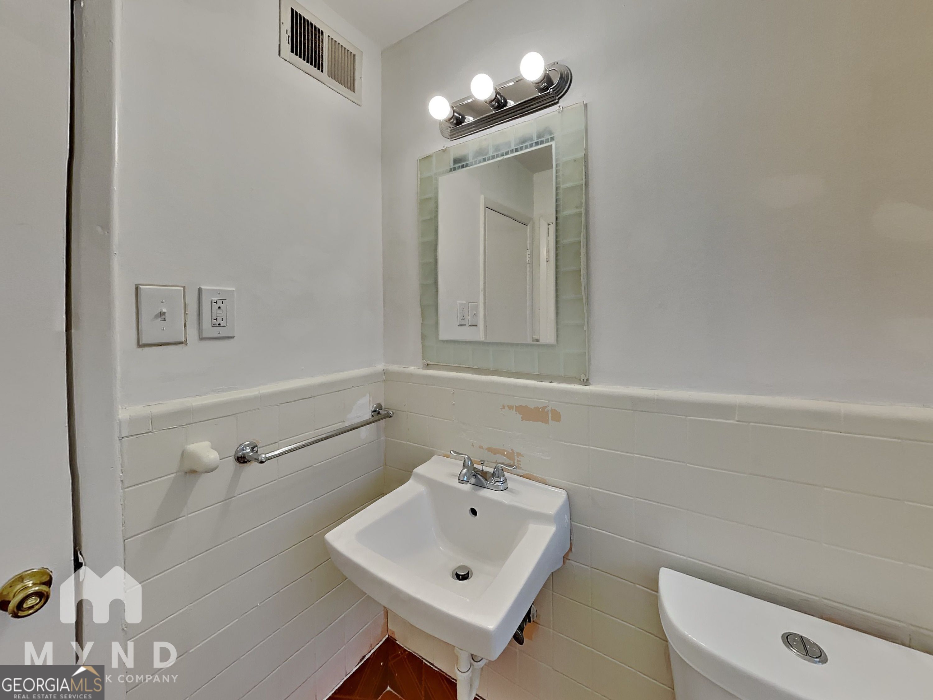 730 Hill Street Property Photo 9
