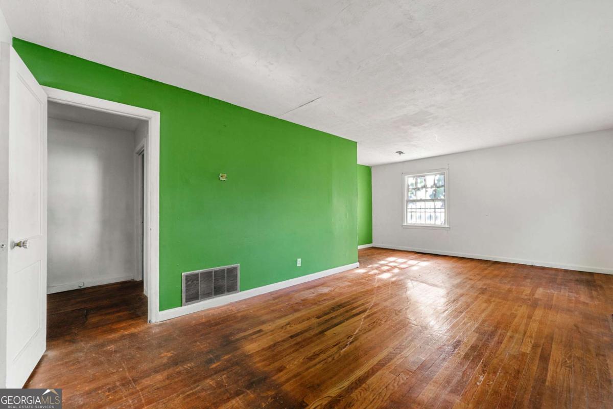 1851 Penelope Road Nw Property Photo 3