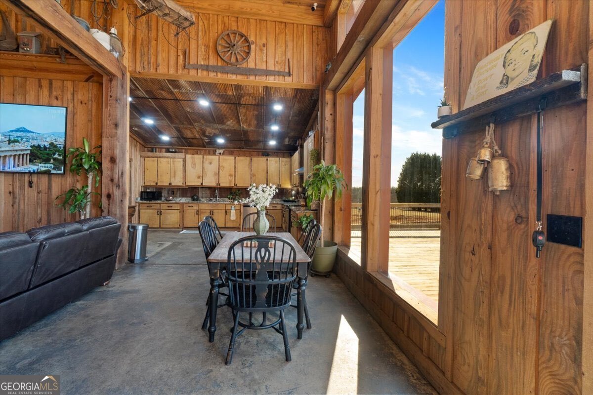 284 Snow Farm Road Property Photo 3